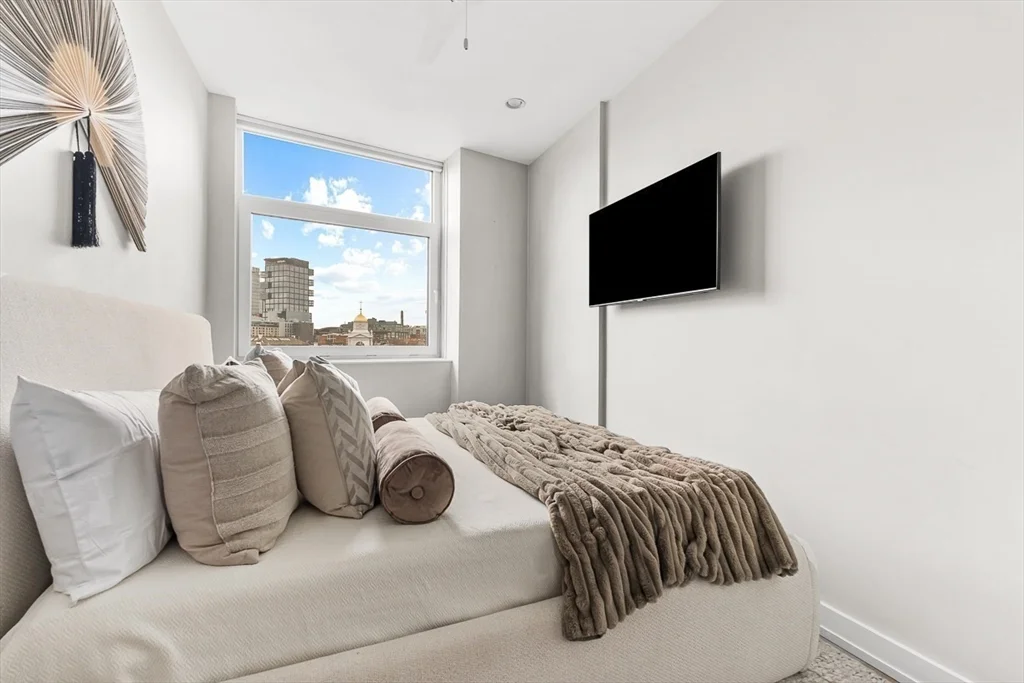 300 Commercial St, Waterfront