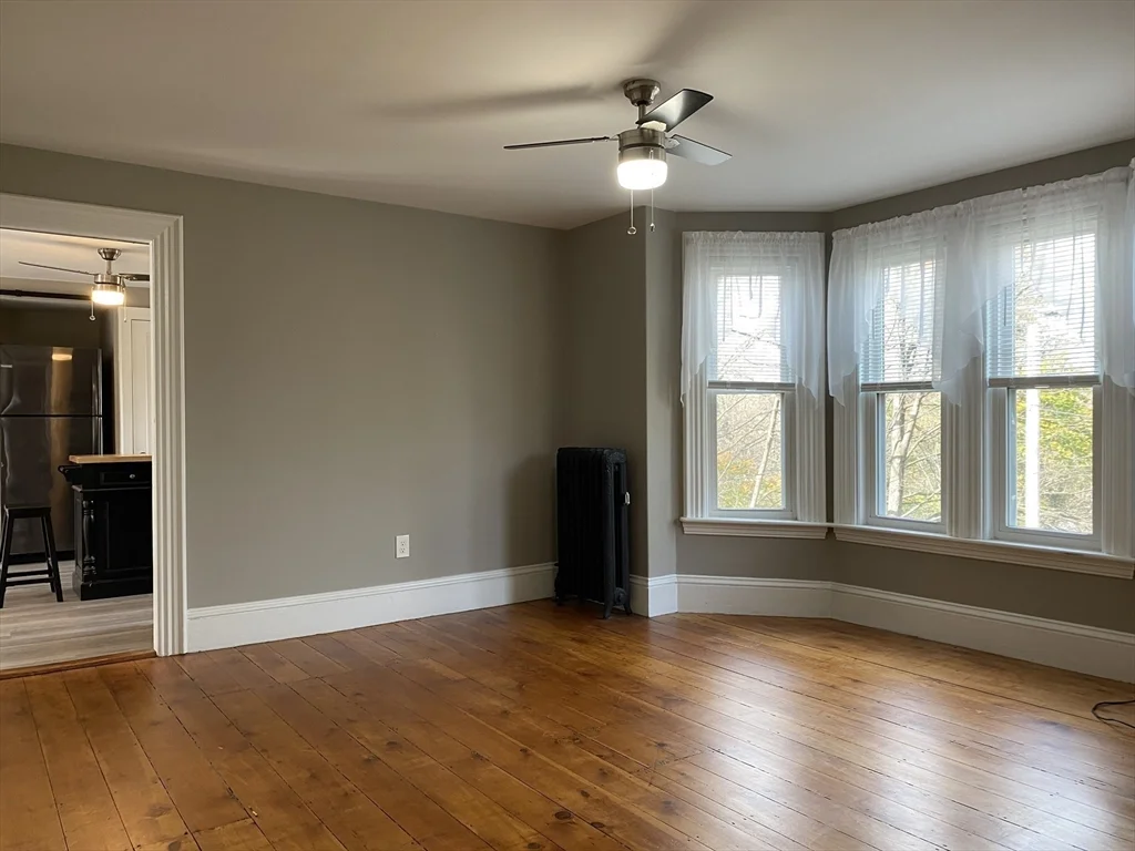 33 Maple St, Sterling