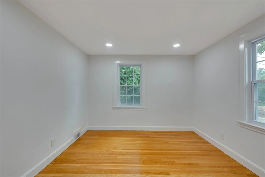 951 Main St, Lynnfield