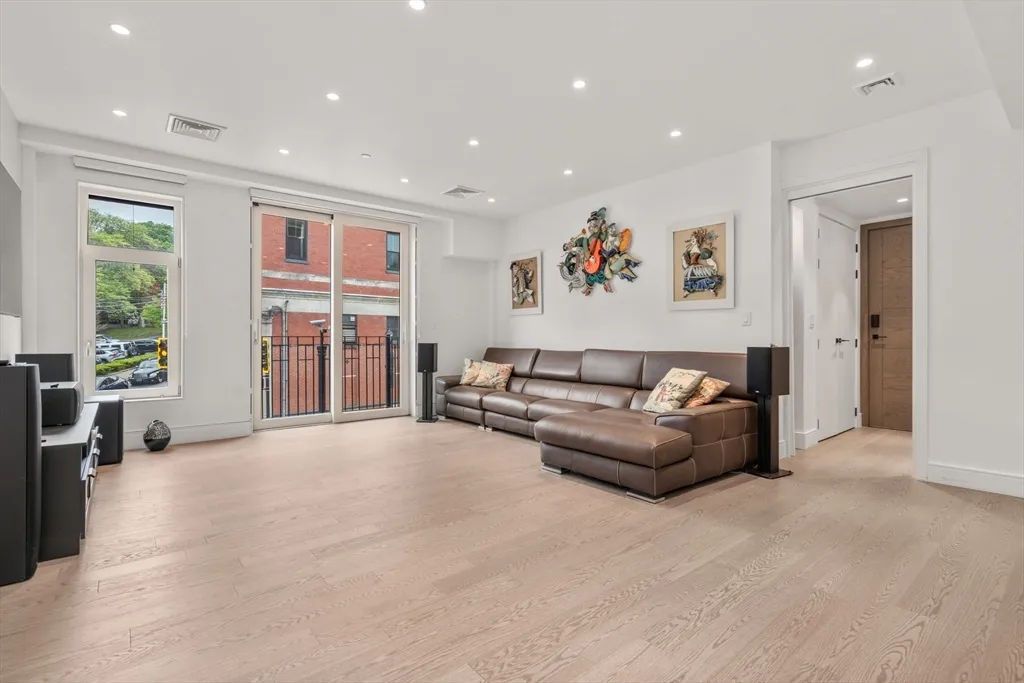 69 Walnut, Boylston Street