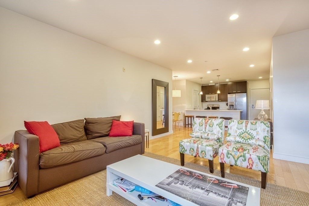 65 Beacon St, Somerville