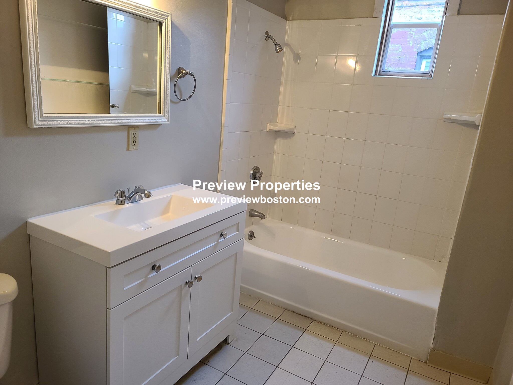 348 Faneuil St, Oak Square