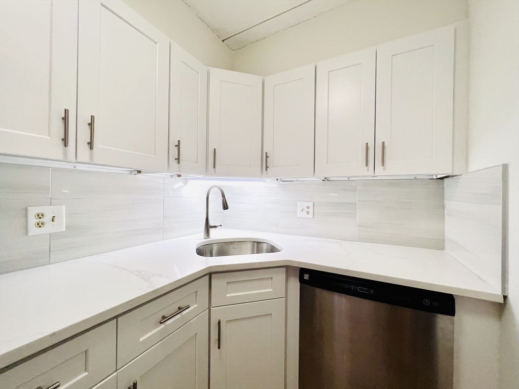 16 Winter St, Waltham