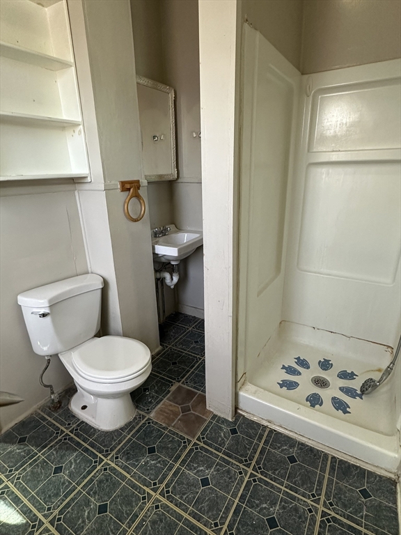 47 Hathaway St, Fall River