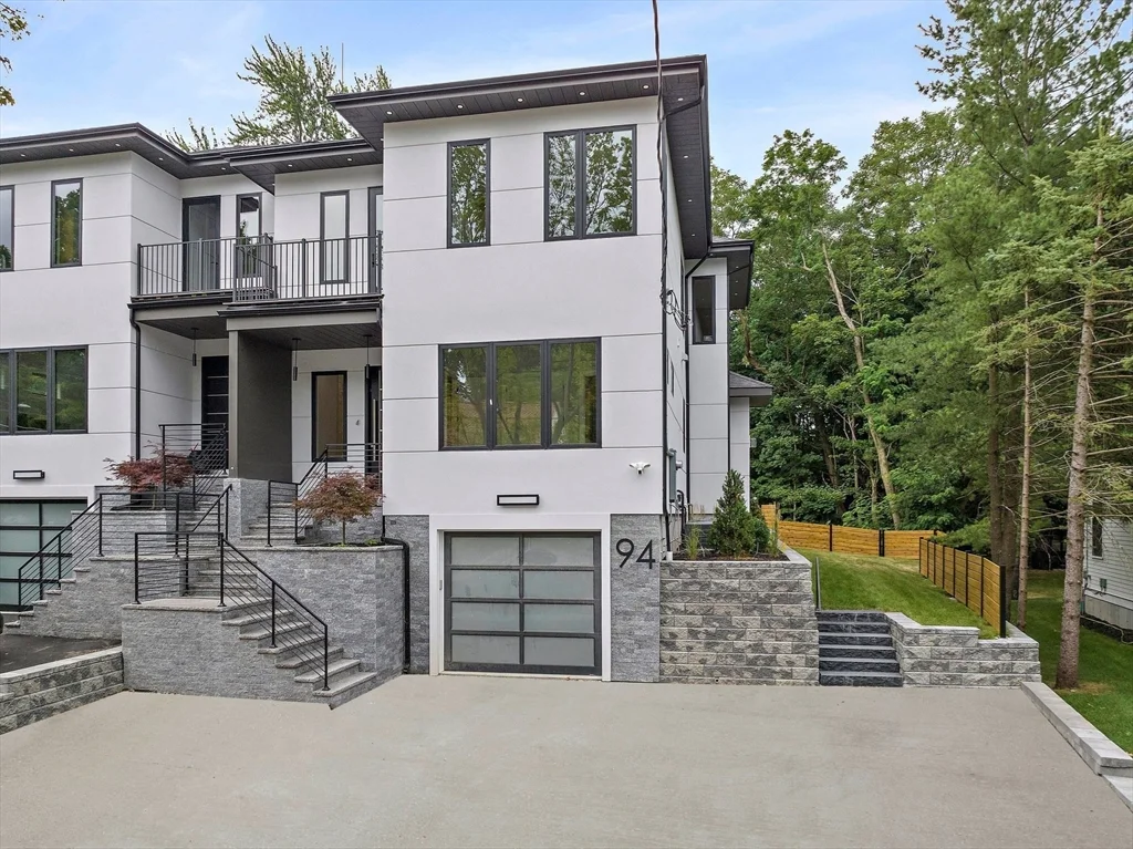 94 Thurston Rd, Newton Upper Falls
