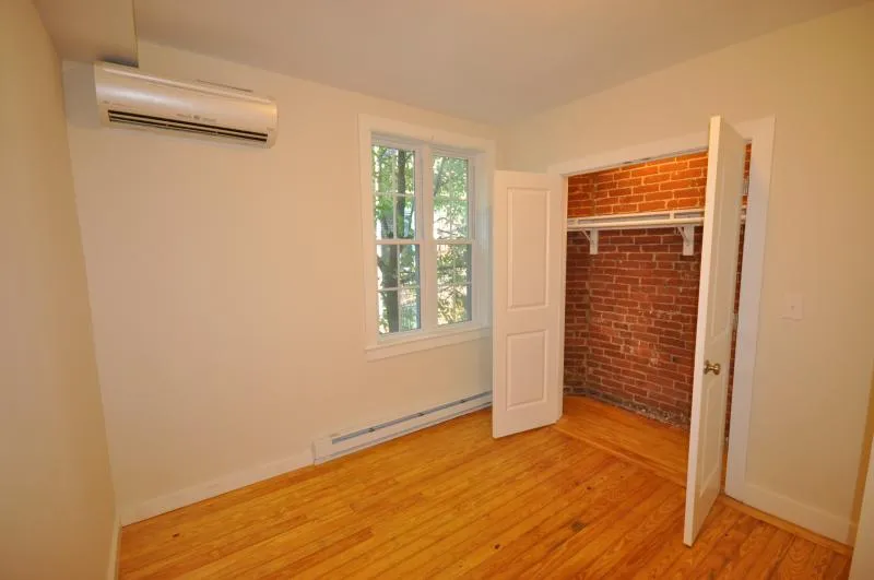 22 Sussex St, Roxbury