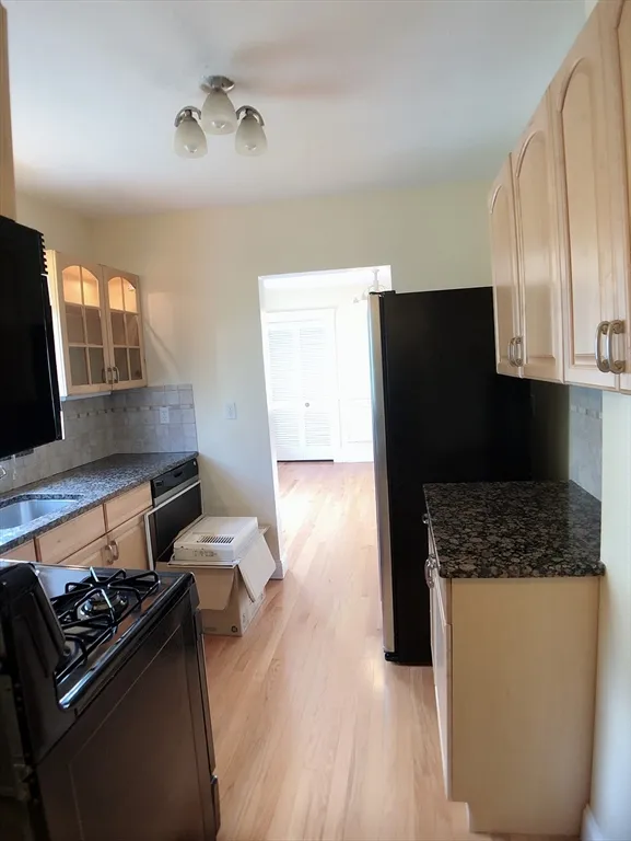 31 Gilbert Rd, Belmont