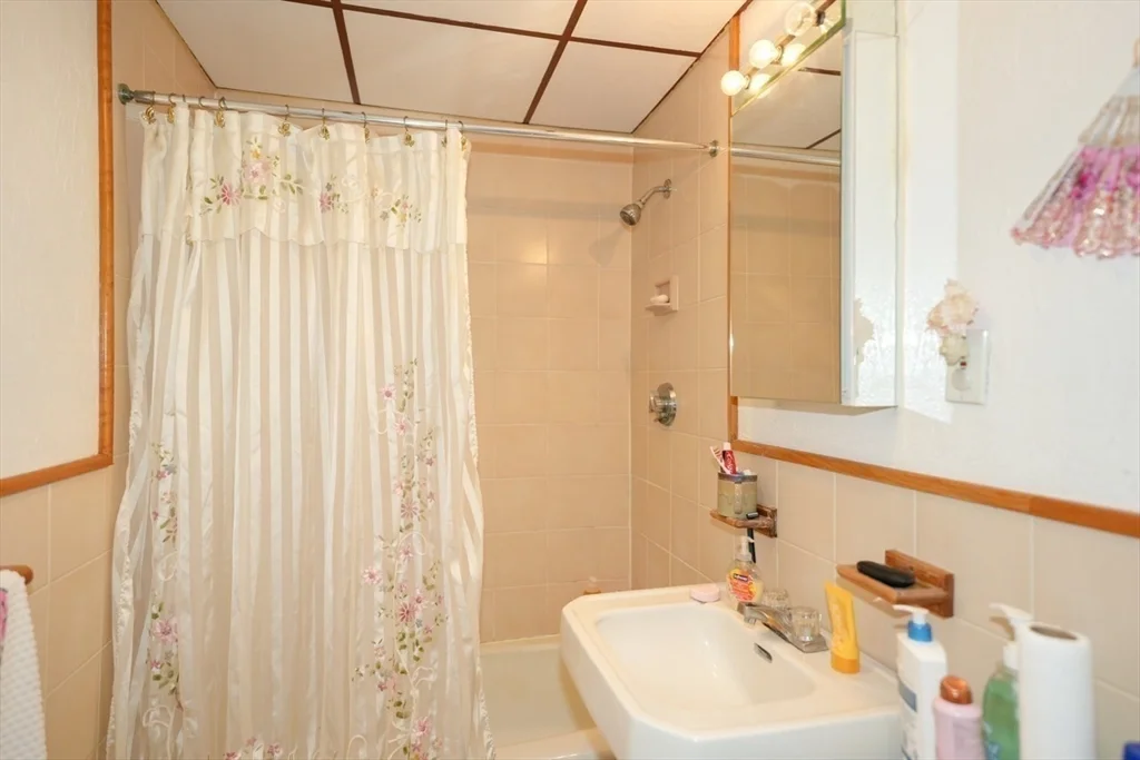 18 Summit Ave, Prospect Hill