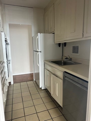 85 E India Row, Waterfront