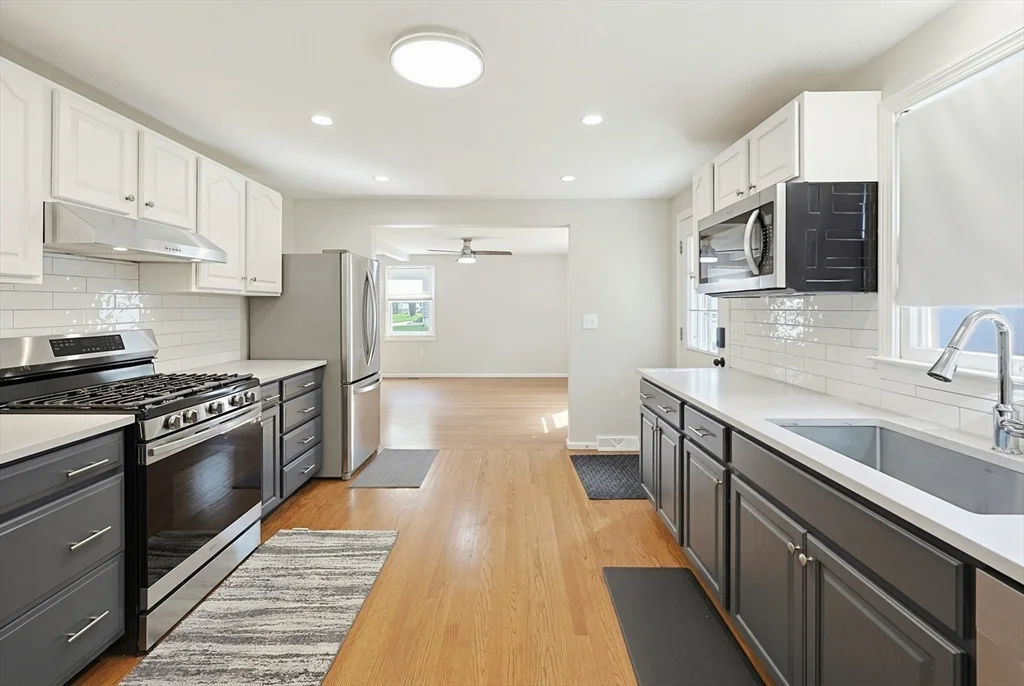 1 West Belcher, Foxboro