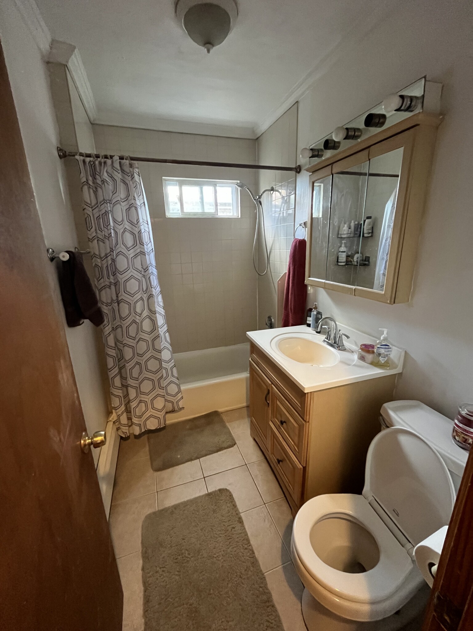 2386 Massachusetts Ave, North Cambridge