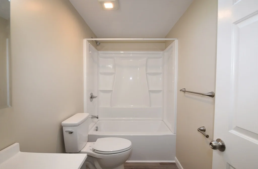 6 Canterbury Ln, Rockland