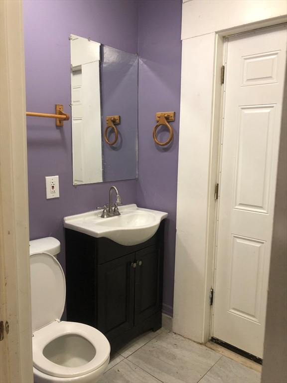 11 Akron St, Roxbury