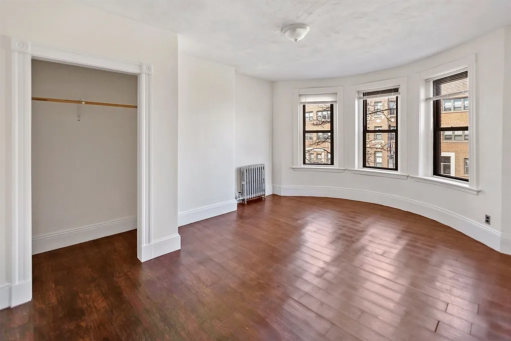 868 Huntington Ave, Coolidge Corner