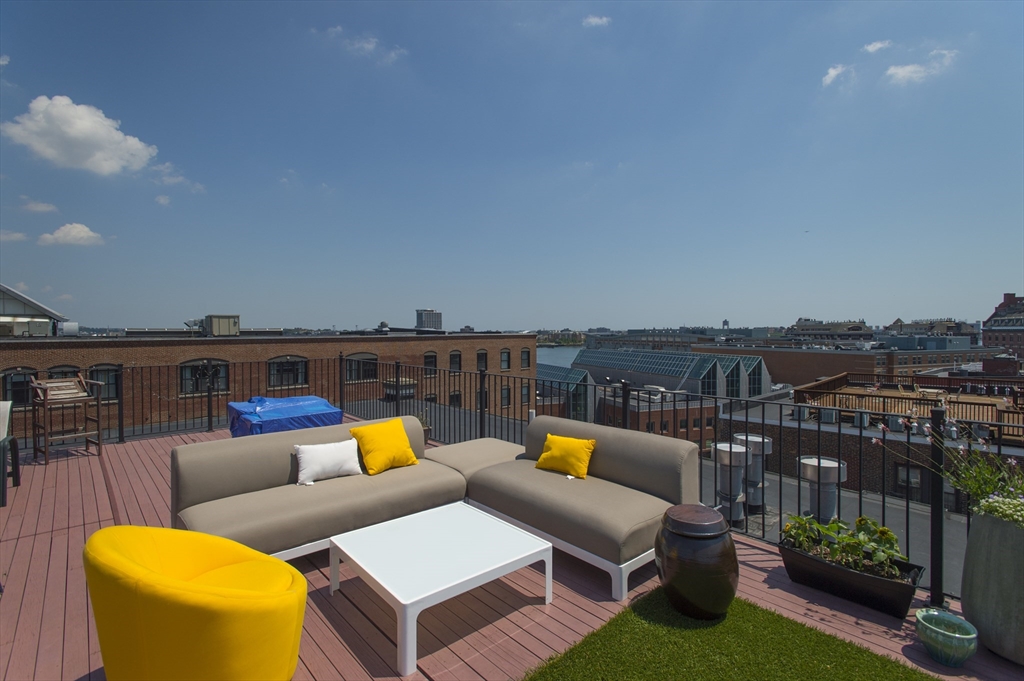 440 Commercial St, Waterfront