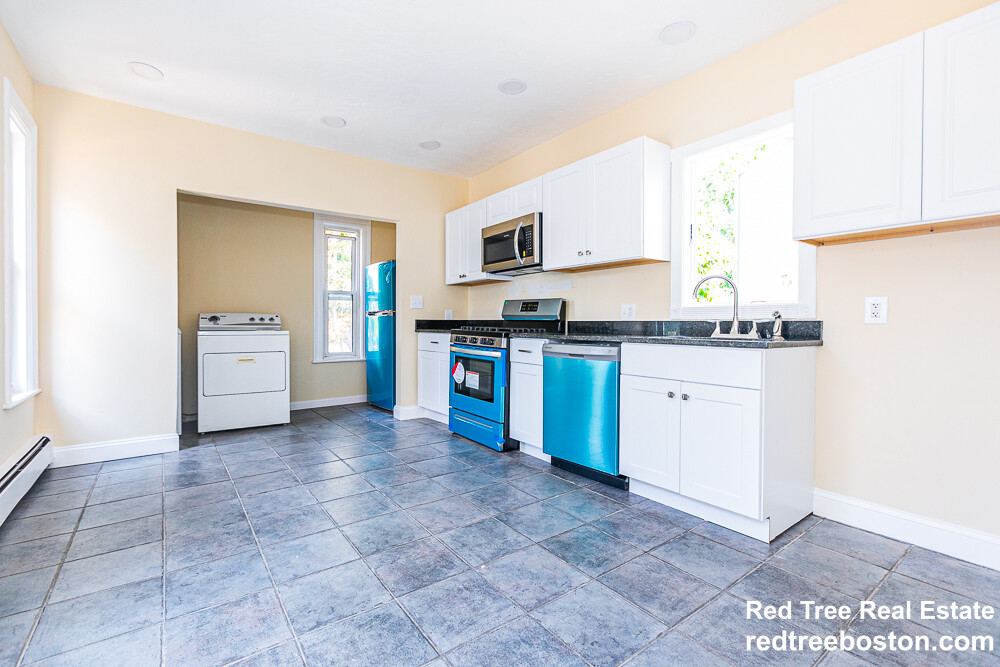 36 Pratt St, Allston