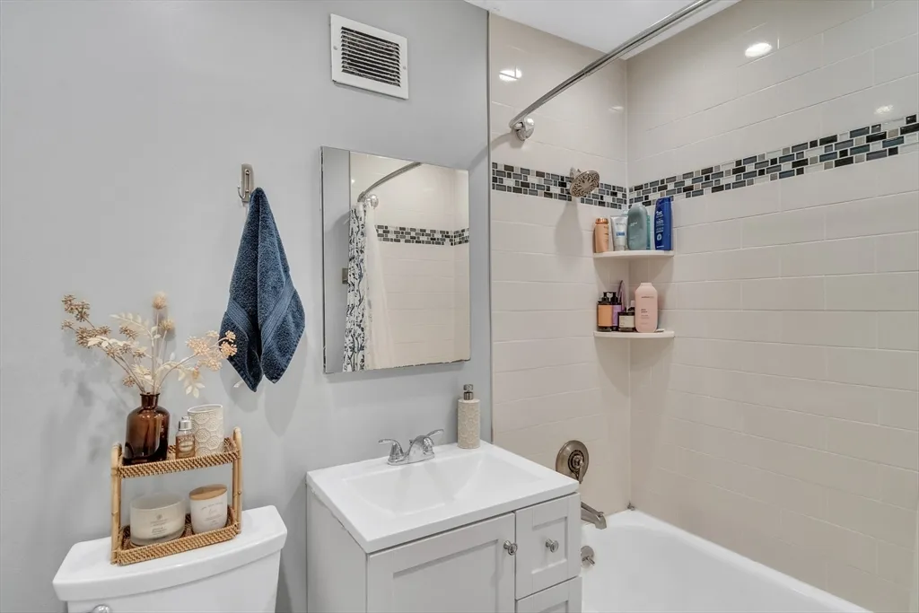 32 Juniper St, Brookline Village