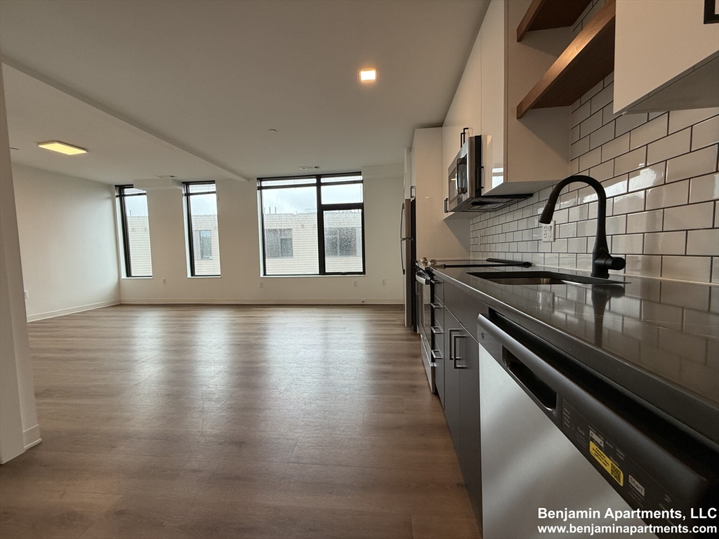 89 Brighton Ave, Allston