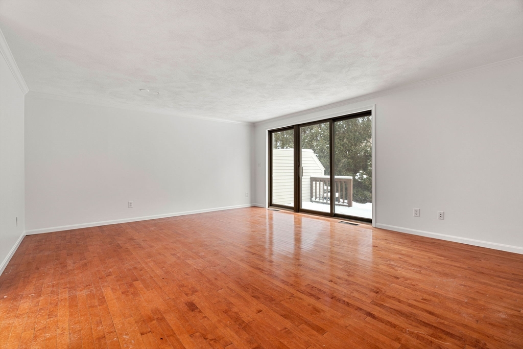 10 Carriage Ct, Merrimac