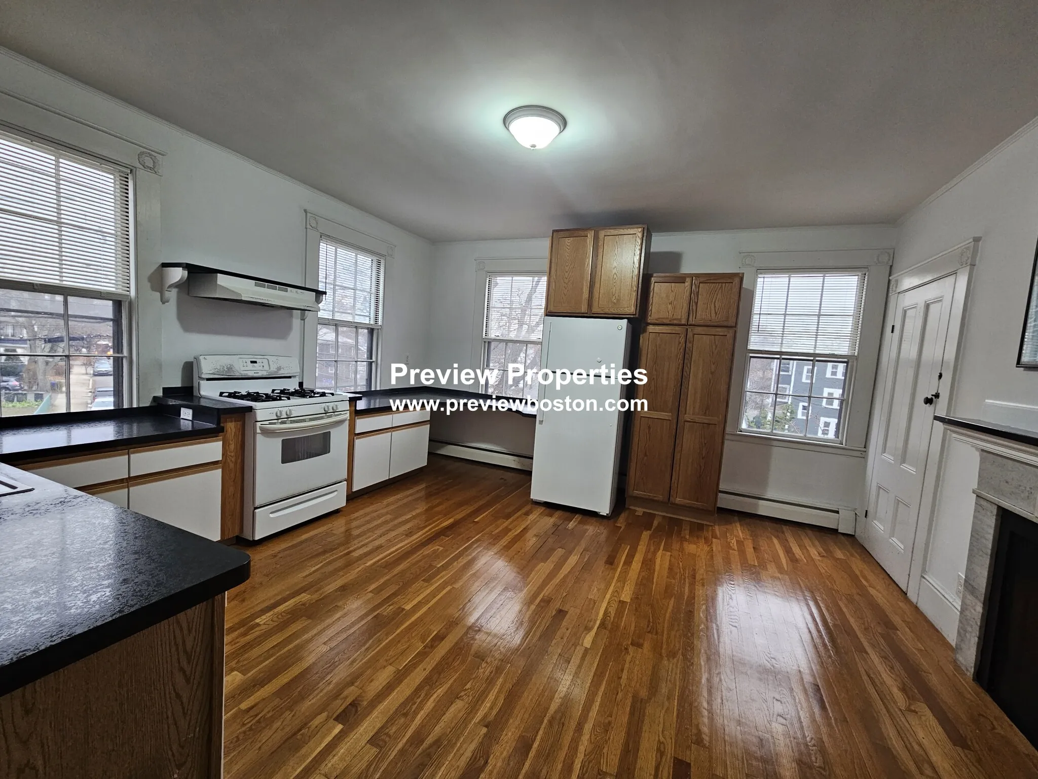 300 Faneuil St, Oak Square