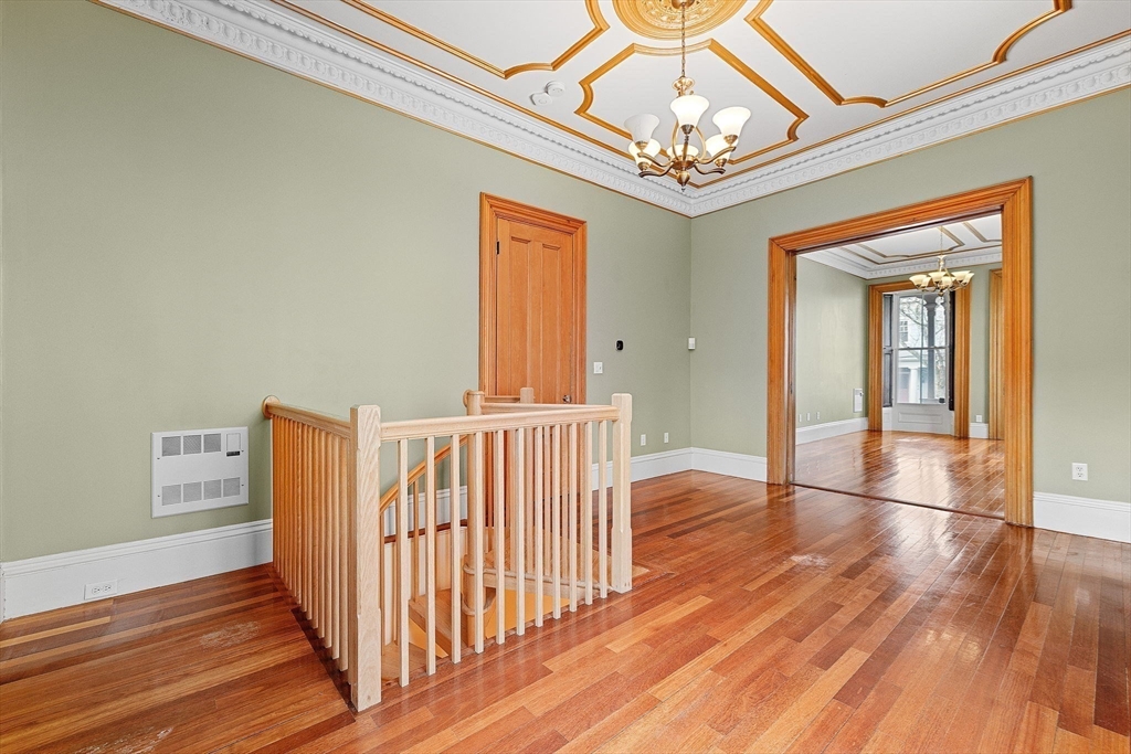 31 Millmont St, Roxbury