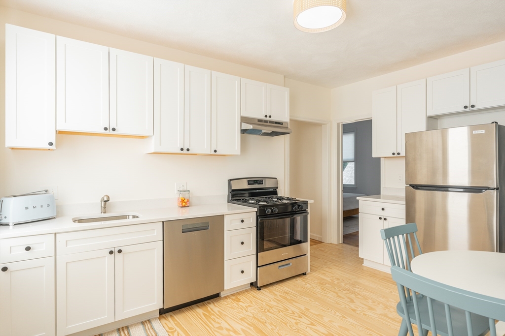 34 White Pl, White Place