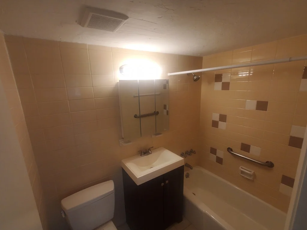 55 David Ter, Norwood