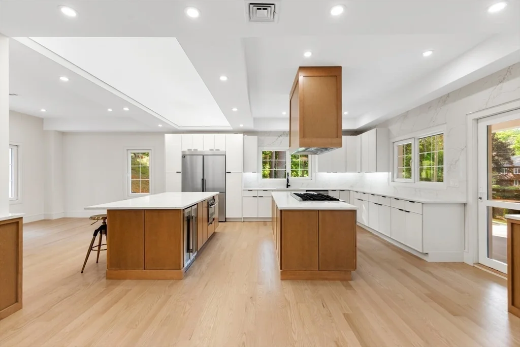 58 Chestnut St, Lynnfield