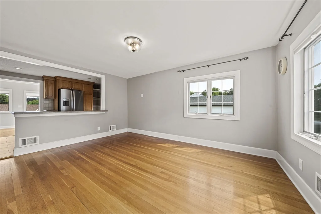 28 Hillside Ave, Stoneham