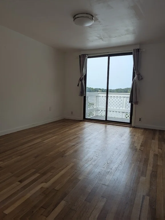 144 Lake Shore Dr, Weymouth