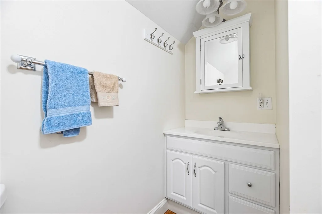 66 Mann Lot Rd, Scituate