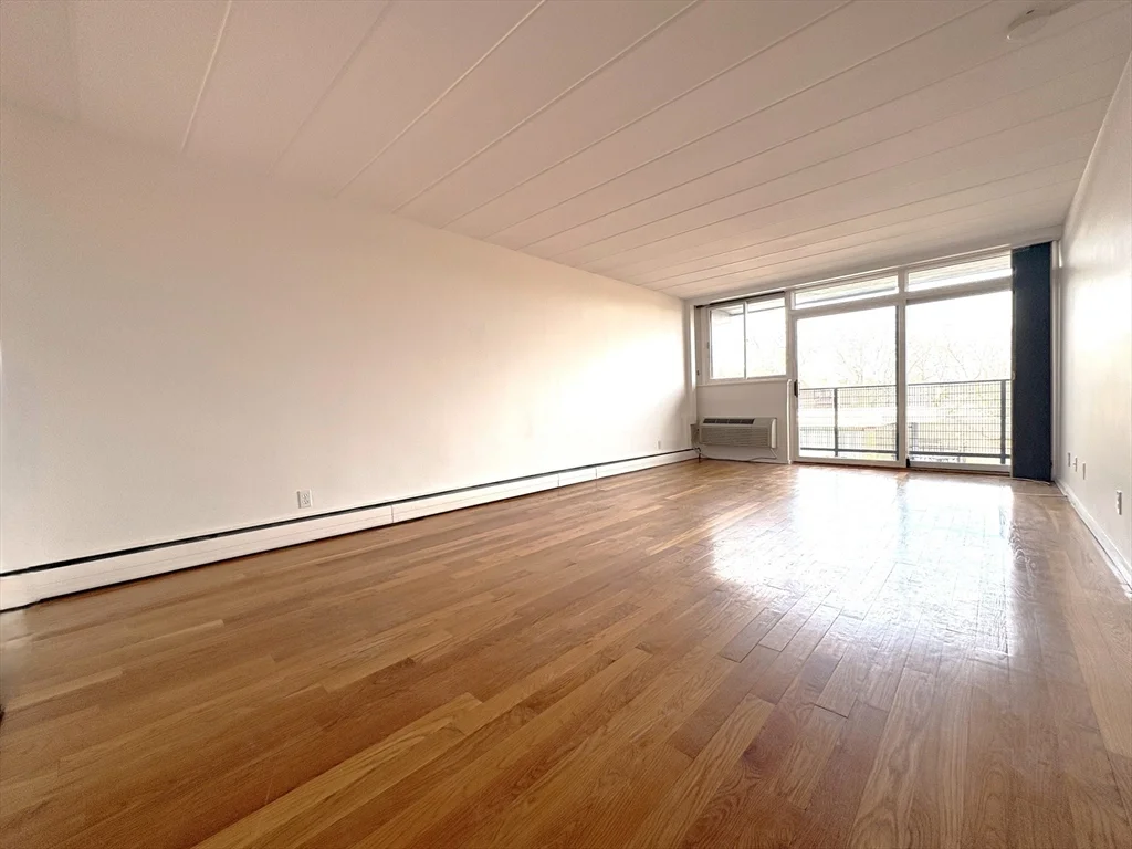 345 Harvard St, Mid-Cambridge