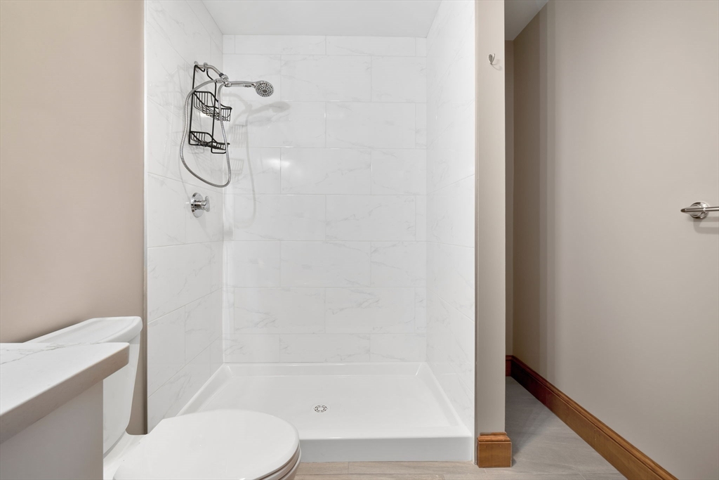 44 Maple St, Danvers