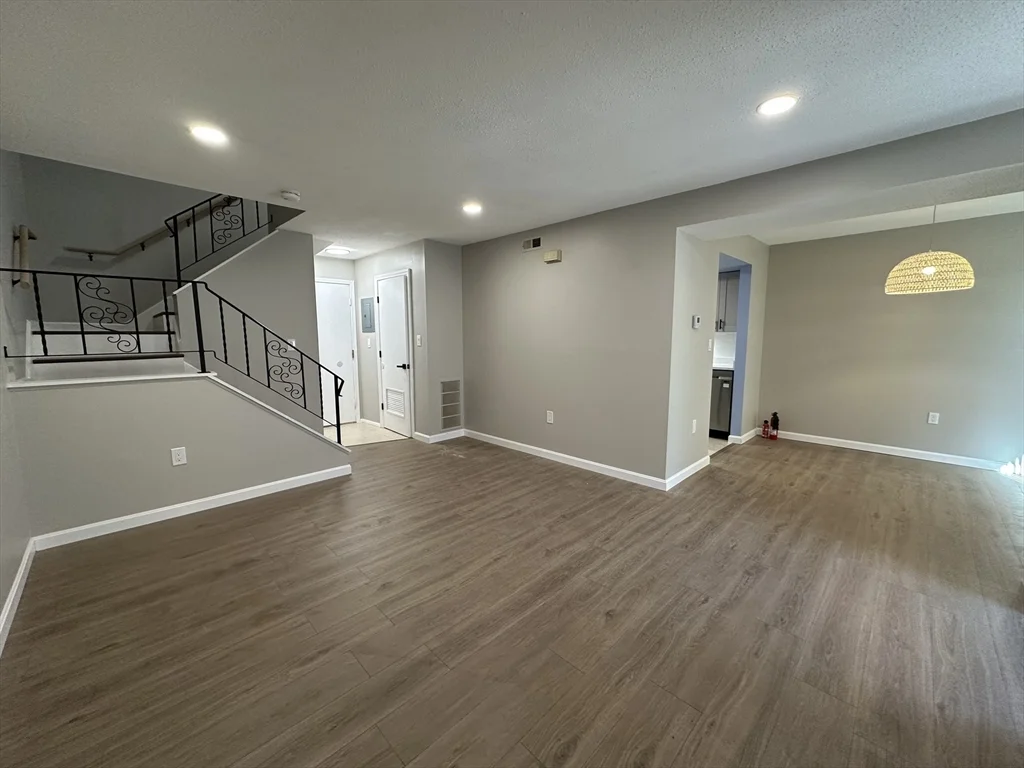 79 Greenbrook Dr, Stoughton