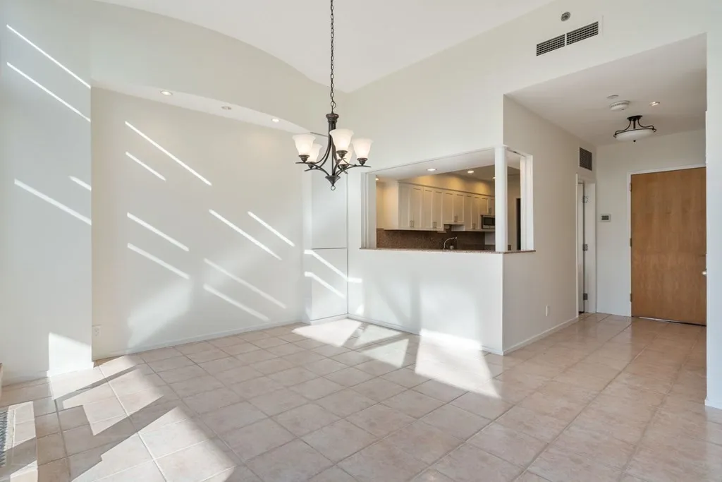 975 Memorial Dr, Harvard Square