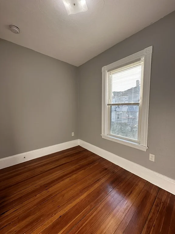 11 Sunset St, Mission Hill