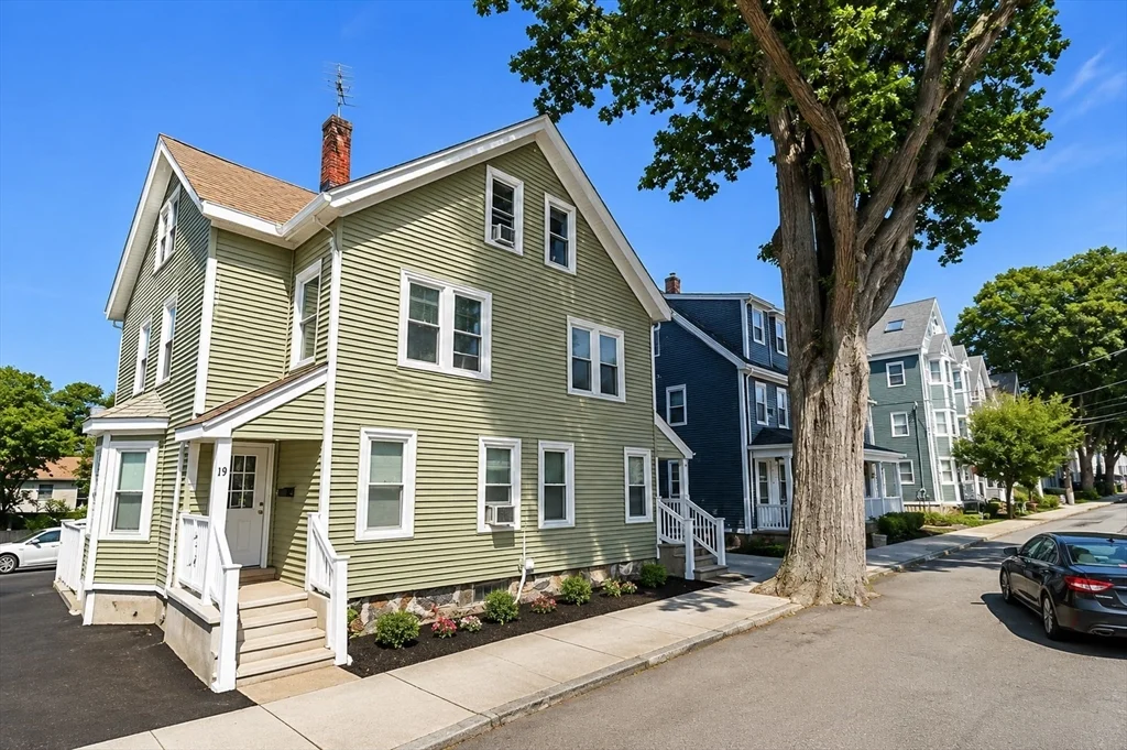 19 Fayette, Beverly