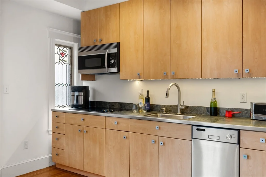 10 Bowdoin St, Neighborhood Nine
