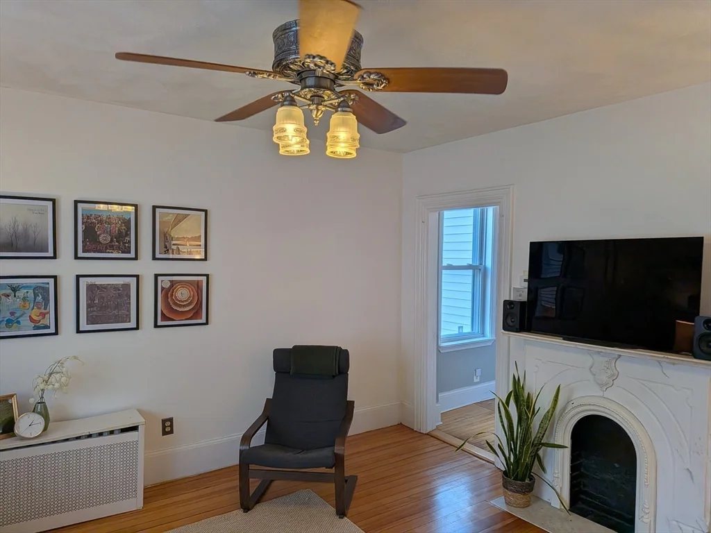 82 Gladstone St, East Boston