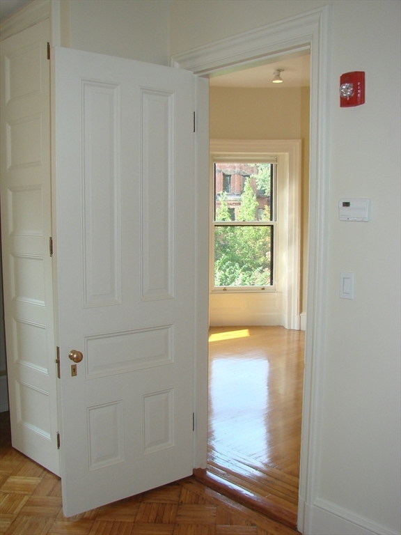 404 Marlborough St, Back Bay