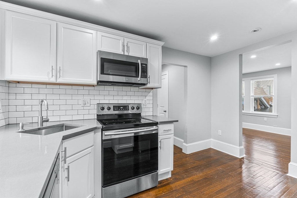 11 Town Hill St, Quincy