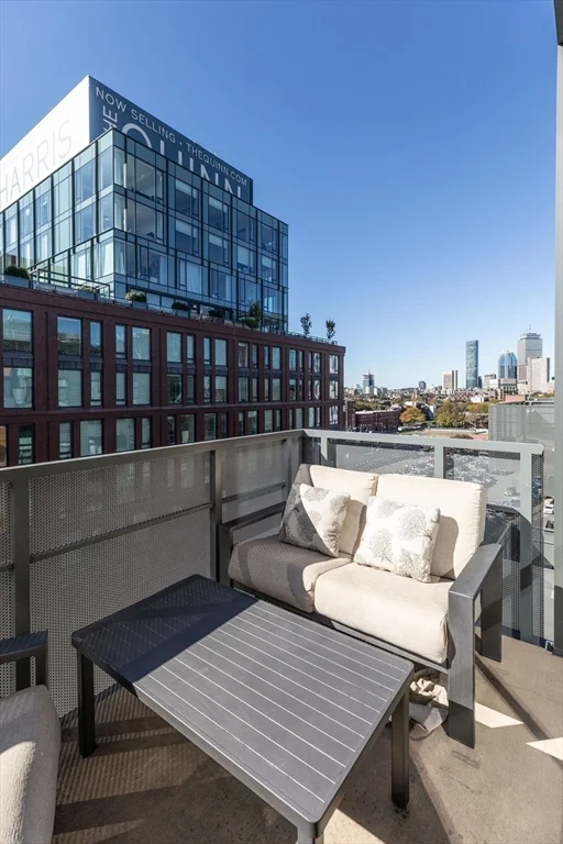32 Traveler St, South End