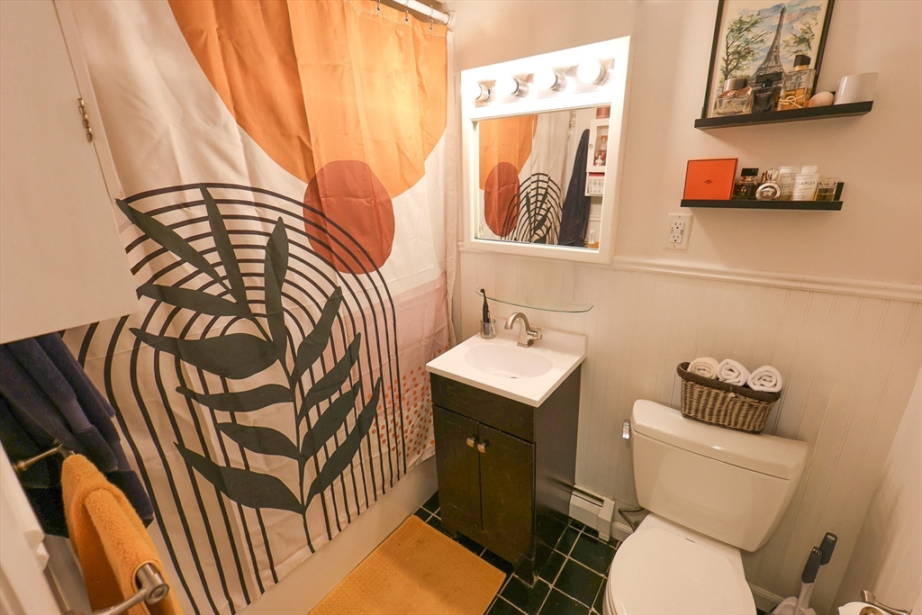 10 Linda Ln, Dorchester