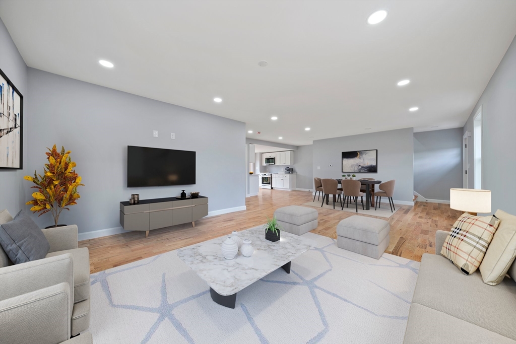 13 Broadway, Raynham Center