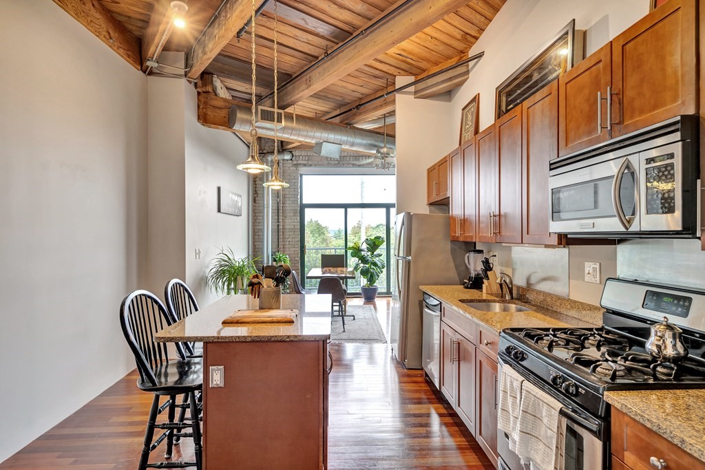 43 Charlton, Everett