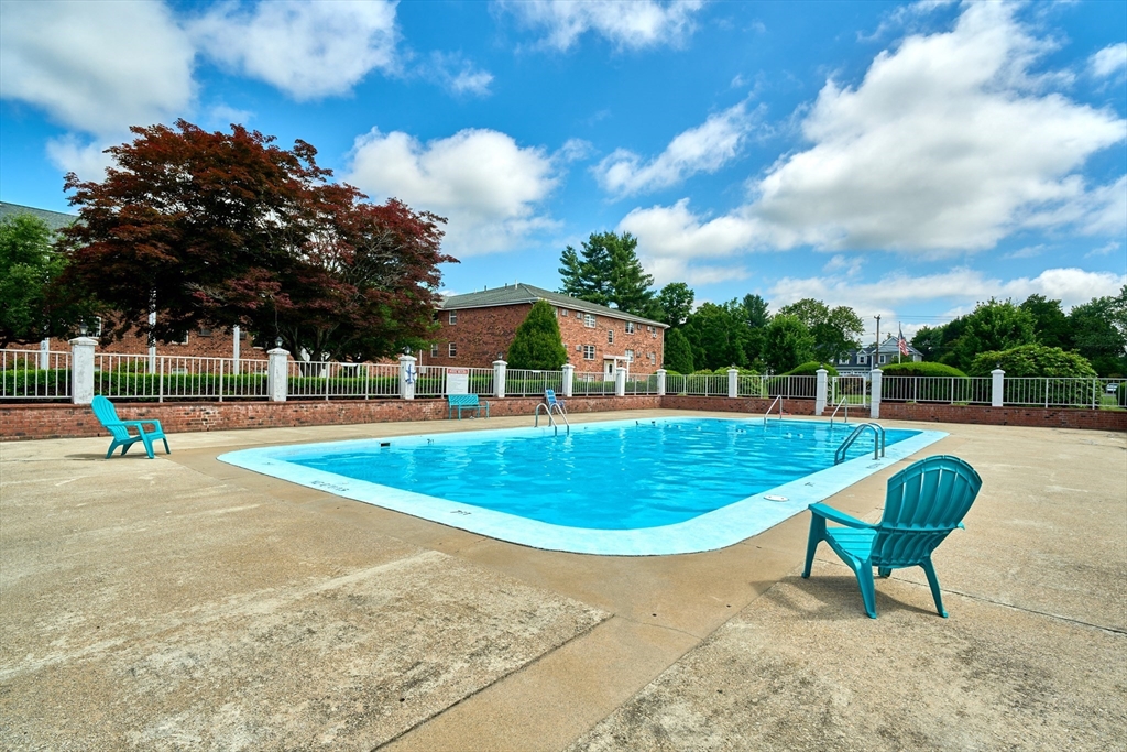 89 Pleasant St, Medfield