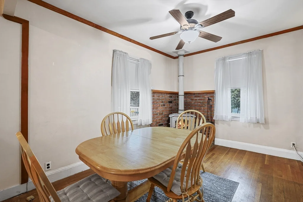 32 Beloit Rd, The Manor