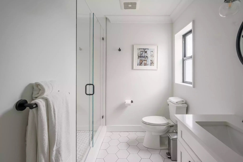 631 Saratoga St, East Boston