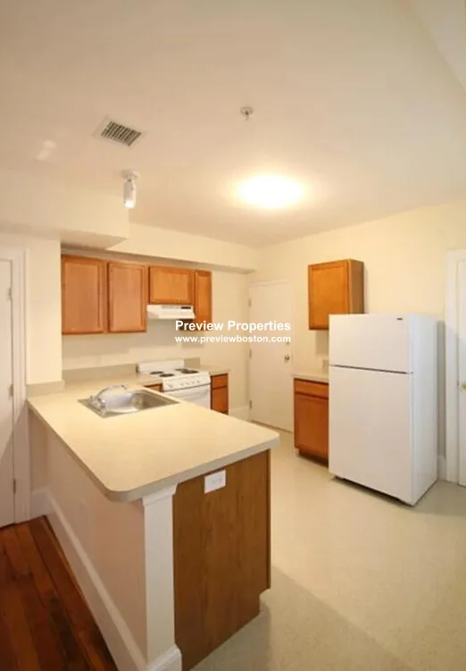 881 Massachusetts Ave, Mid Cambridge