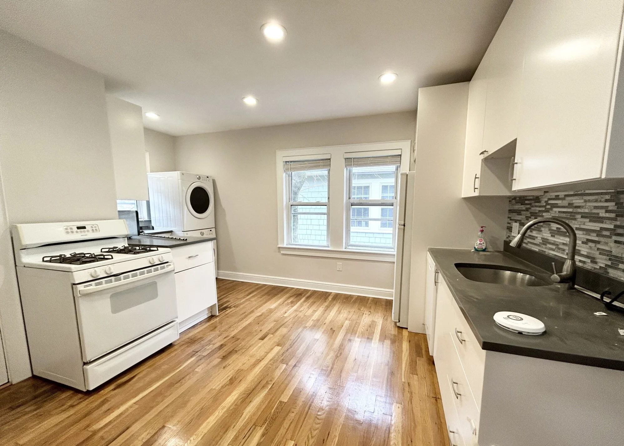 120 Hillside St, Mission Hill